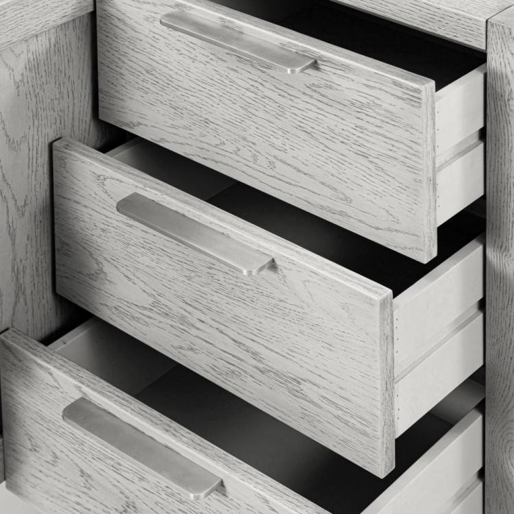 3 handy storage drawers 